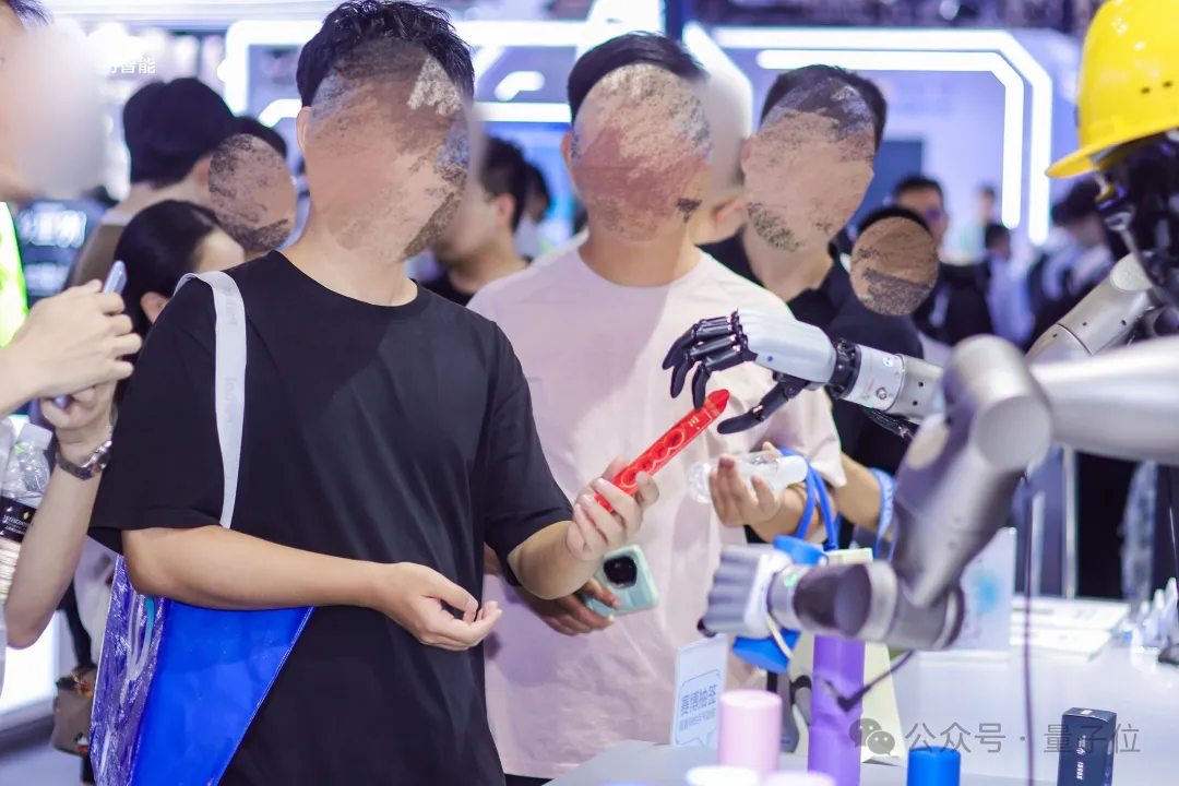 20亿砸向00后创业机器人公司！估值一年暴涨7倍，国家级资本重仓