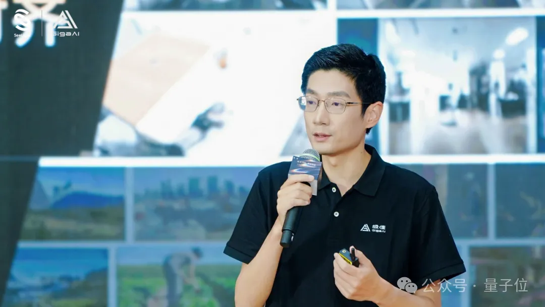 世界模型接棒语言模型，这家公司全球首创物理AGI“双金字塔”体系，通用机器人进入“家庭时代”