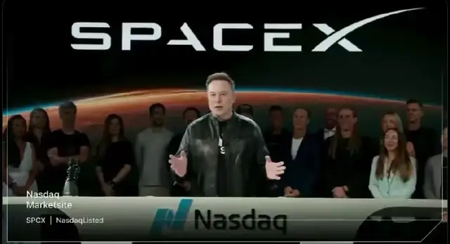 马斯克远程敲钟穿了老黄的皮衣!SpaceX员工集体穿上绿鞋